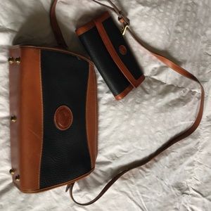Black and brown Dooney and bourke purse 👜